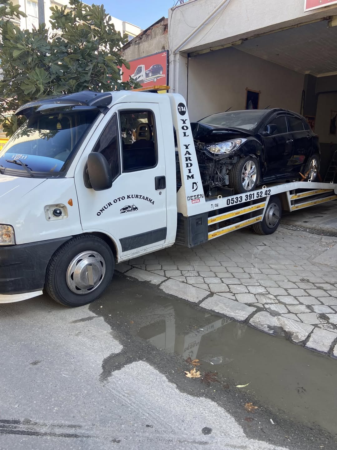 Kazalı aracı taşıyan çekici